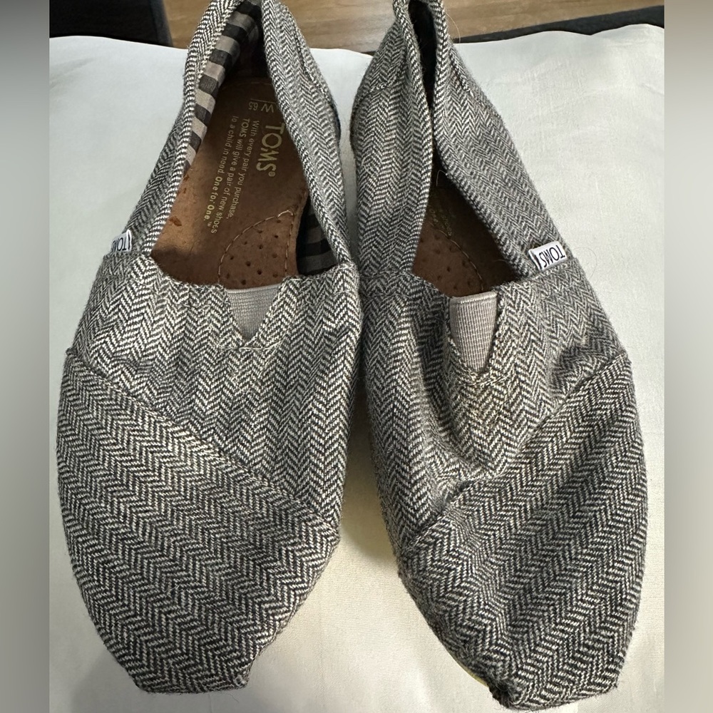 Grey Herringbone fabric Toms with yellow soles size 6.5